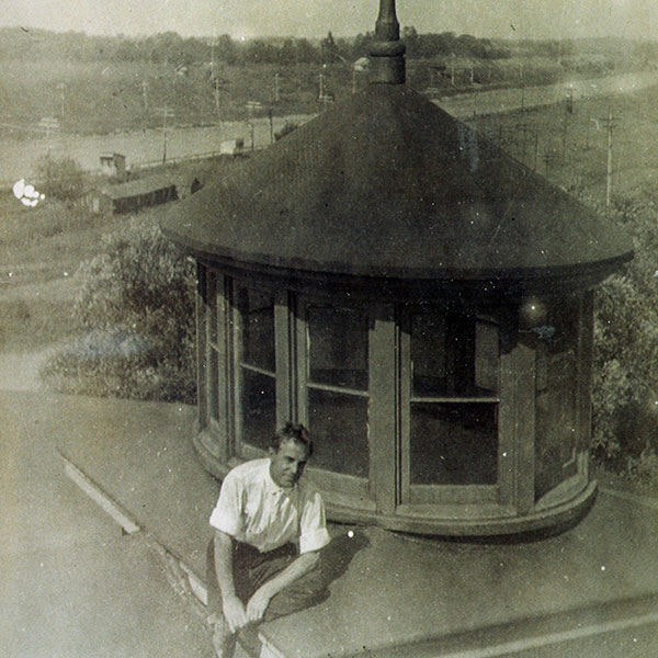 Historical image of the Welland Courthouse 