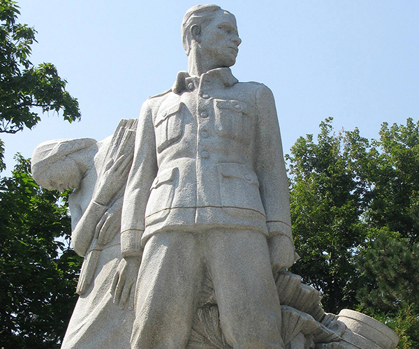 image of war monument