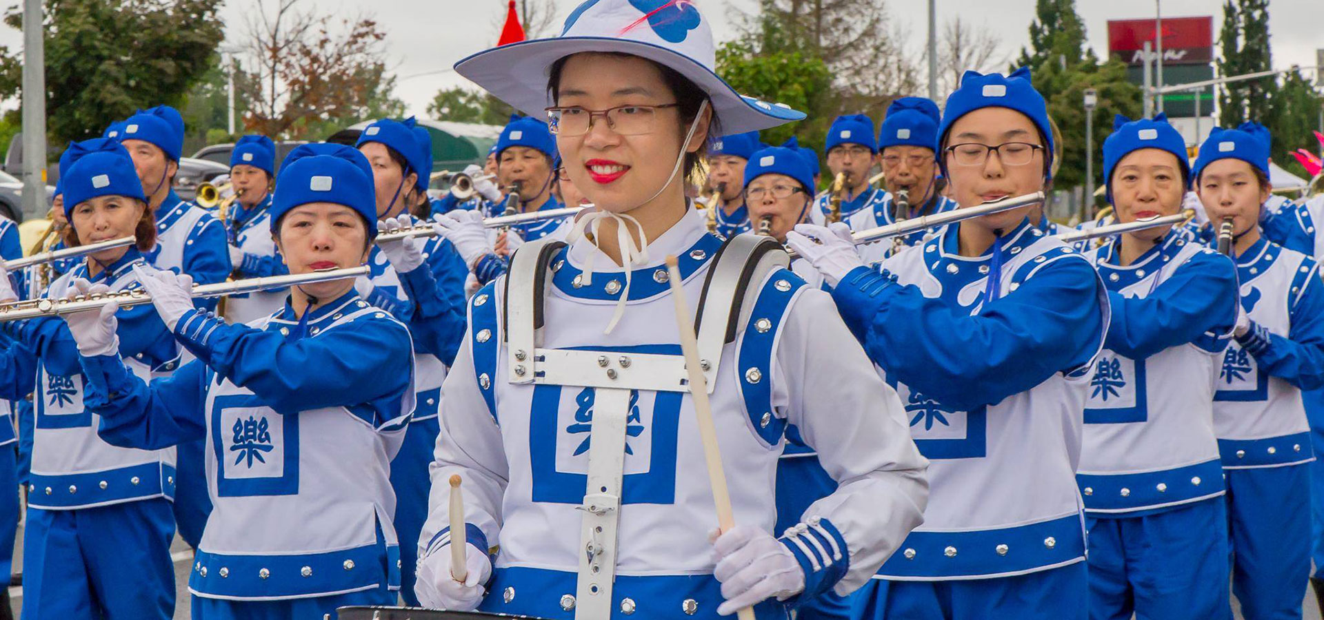 image of a marching band at the Welland rose Parade